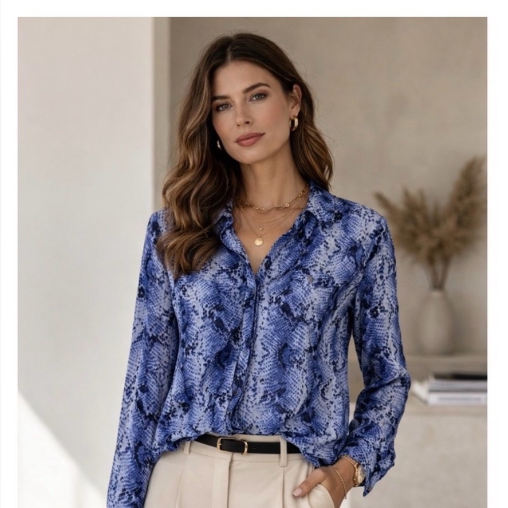 White House Black Market Blue Snakeskin 100% Silk Button Down Blouse Womens 4